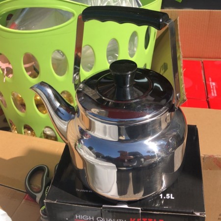 ابريق شاي تقليدي   750 مل عنق عالي ستانلس مقبض اسود عظم